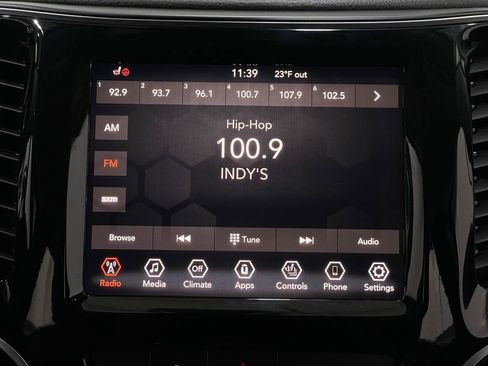 Used 2019 Jeep Cherokee Limited image 23