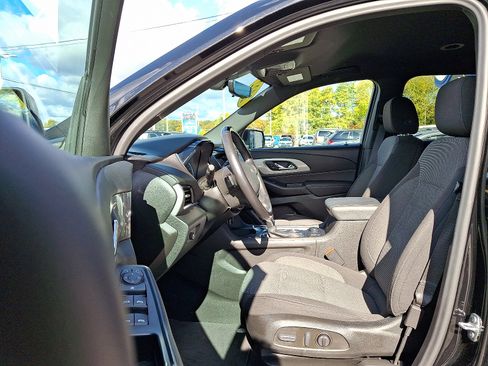 Used 2022 Chevrolet Traverse LT image 16
