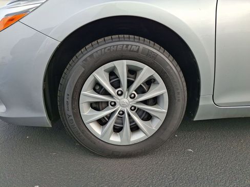 Used 2017 Toyota Camry LE image 29