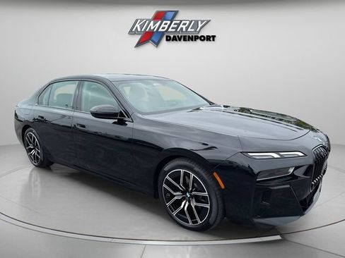 Used 2025 BMW 740i xDrive w/ Premium Package AWD/4WD image 7