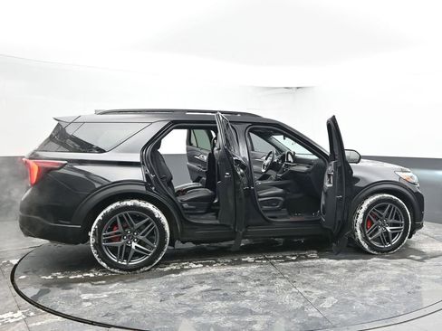 Used 2025 Ford Explorer ST image 41