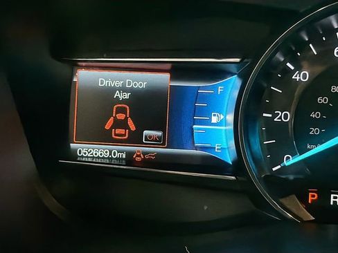 Used 2018 Ford Explorer XLT w/ Equipment Group 202A image 12