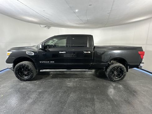 Used 2018 Nissan Titan SV image 7