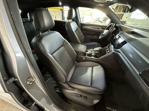 Used 2020 Volkswagen Atlas Cross Sport SEL image 25