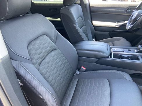 Used 2025 Nissan Pathfinder SV FWD image 23