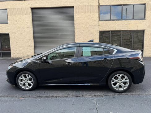 Used 2017 Chevrolet Volt Premier w/ Driver Confidence II Package FWD image 2