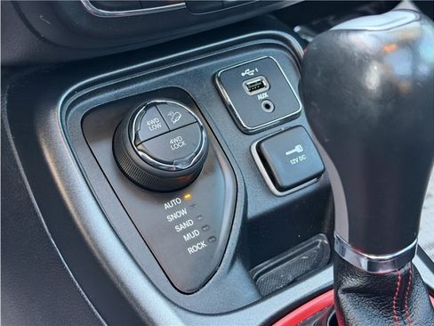 Used 2019 Jeep Compass Trailhawk w/ Leather Interior Group AWD/4WD image 47