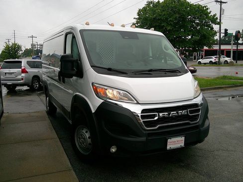 Used 2023 RAM ProMaster 2500 w/ Driver Convenience Group FWD image 4