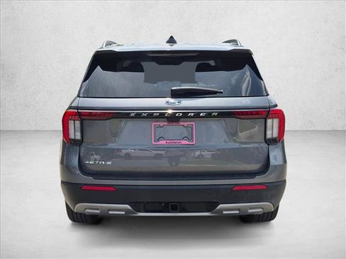 Used 2025 Ford Explorer Active w/ Active Comfort Package RWD image 6