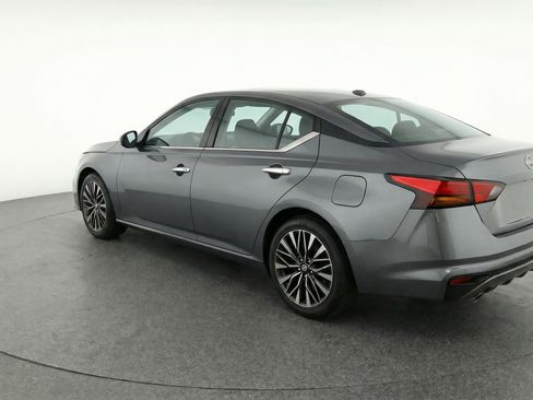 Used 2025 Nissan Altima 2.5 SV FWD image 6