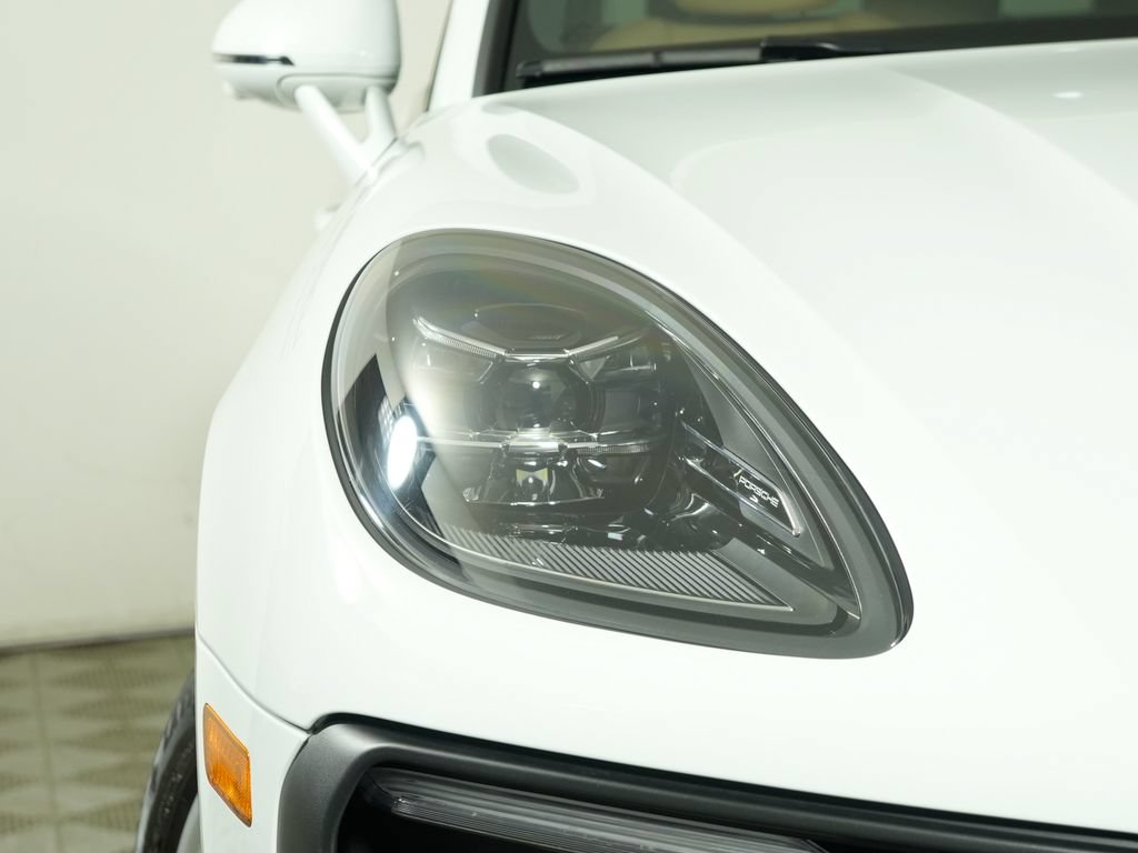 Certified 2025 Porsche Macan w/ Premium Package Plus AWD/4WD image 11