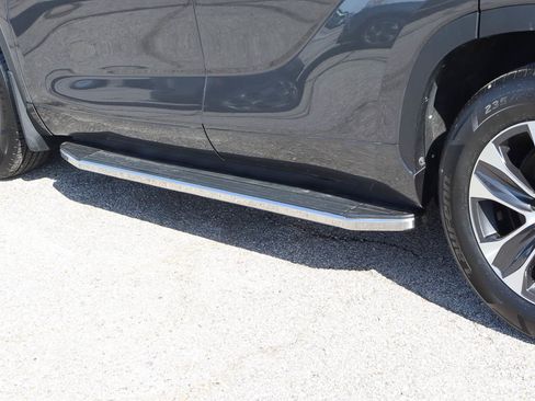 Used 2022 Toyota Highlander XLE image 13