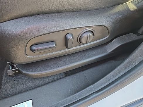 Used 2023 Chevrolet Equinox Premier AWD/4WD image 38