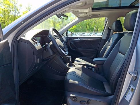 Certified 2023 Volkswagen Tiguan SE w/ Panoramic Sunroof Package AWD/4WD image 13