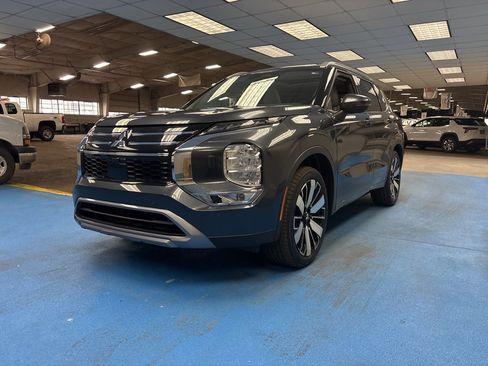 Used 2025 Mitsubishi Outlander SEL image 11