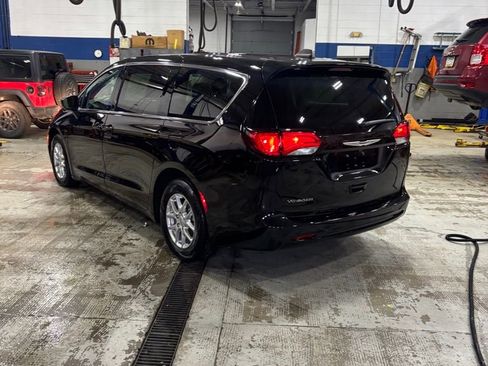 Used 2024 Chrysler Voyager LX image 9
