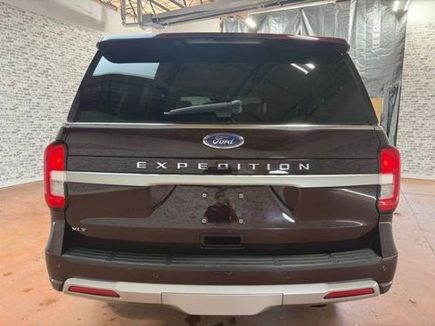 Used 2024 Ford Expedition XLT image 5