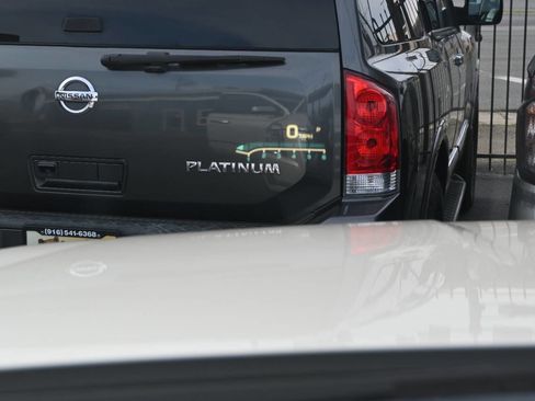 Used 2015 Cadillac Escalade Luxury image 24