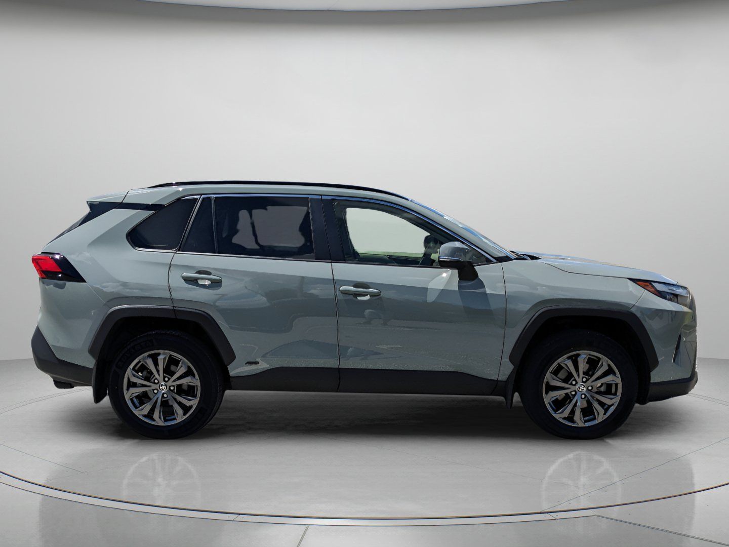 Used 2023 Toyota RAV4 XLE Premium AWD/4WD image 9