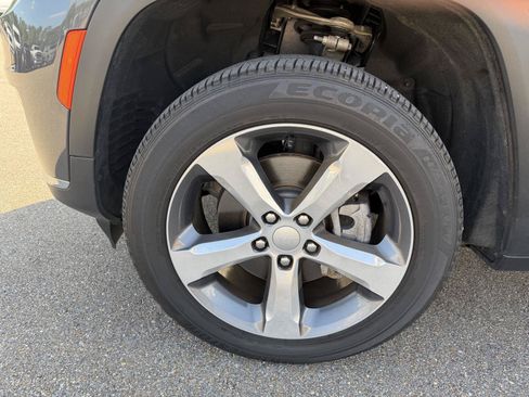 Certified 2025 Jeep Grand Cherokee L Limited RWD image 25