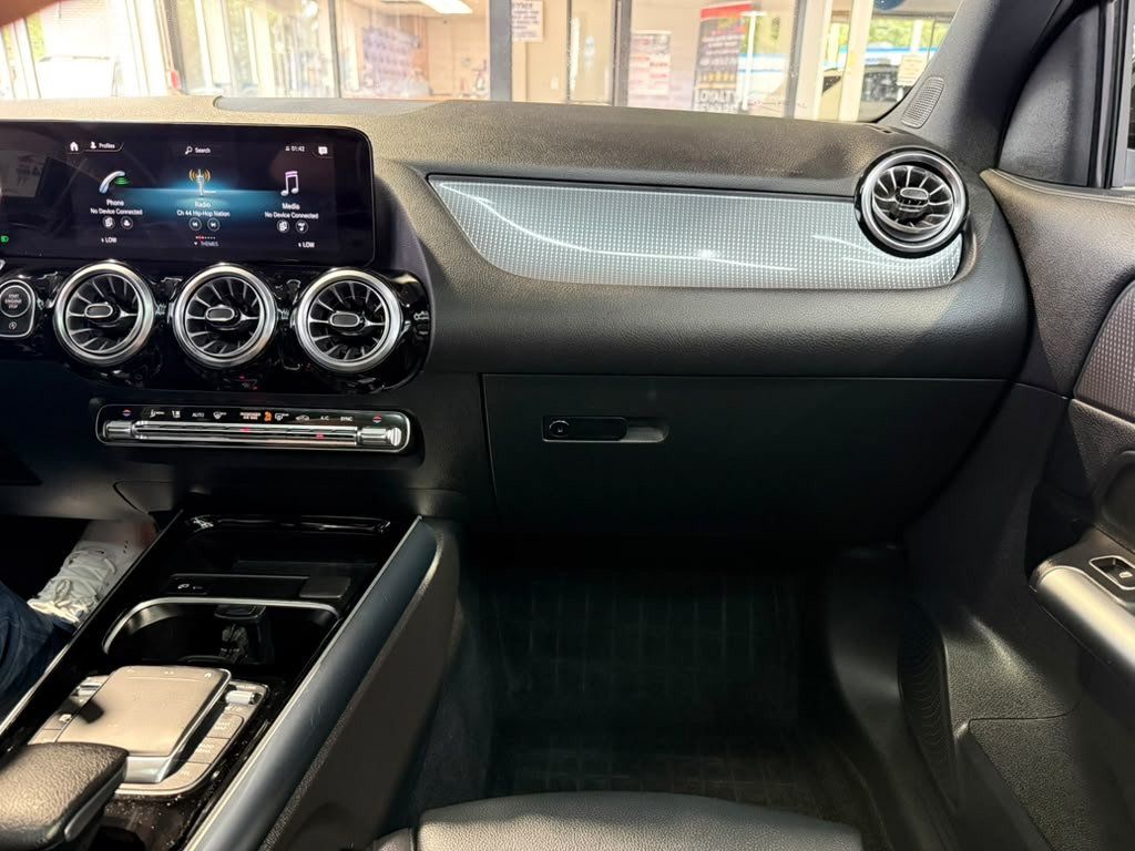 Used 2023 Mercedes-Benz GLA 250 4MATIC w/ Premium Package image 18