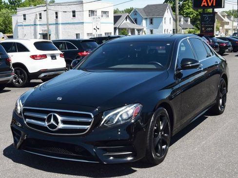 Used 2017 Mercedes-Benz E 300 4MATIC image 4