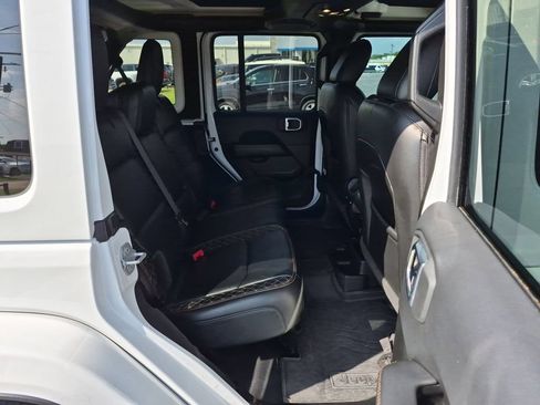 Used 2022 Jeep Wrangler Unlimited Sahara AWD/4WD image 26