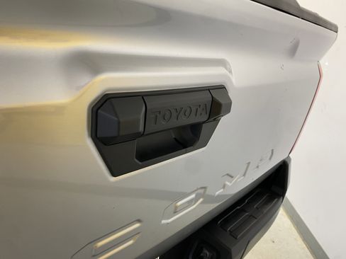 Used 2025 Toyota Tacoma SR image 15