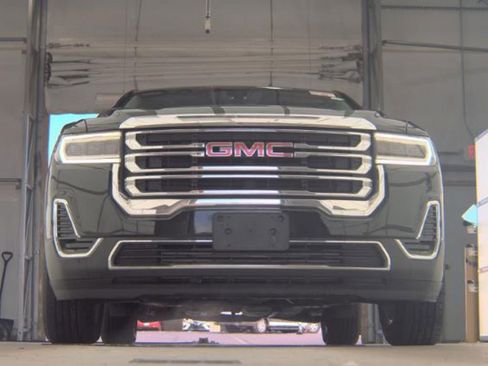 Used 2023 GMC Acadia SLE w/ Driver Convenience Package image 3