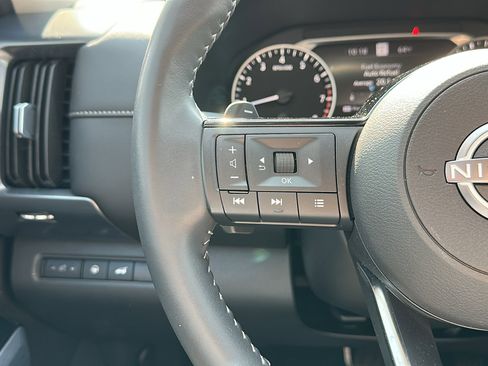 Certified 2025 Nissan Pathfinder SL image 14