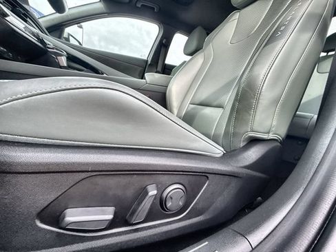 Used 2025 Hyundai Elantra Limited FWD image 12