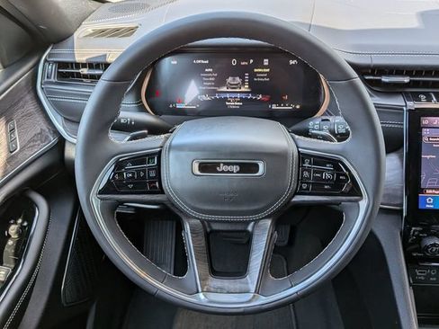 Certified 2023 Jeep Grand Cherokee Overland AWD/4WD image 18