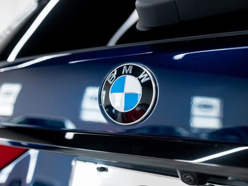 Used 2022 BMW X7 xDrive40i w/ M Sport Package AWD/4WD image 25