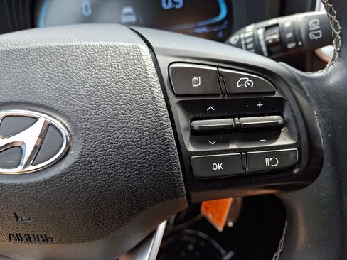 Used 2023 Hyundai Venue SEL FWD image 22