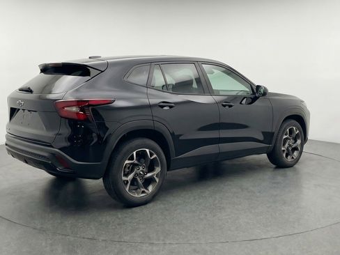 Used 2025 Chevrolet Trax LT w/ LT Convenience Package FWD image 9