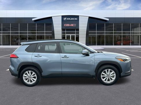 Used 2024 Toyota Corolla Cross LE image 6