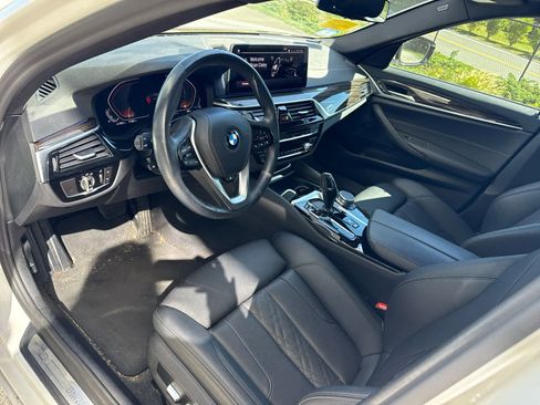 Certified 2022 BMW 530i xDrive w/ Convenience Package image 9
