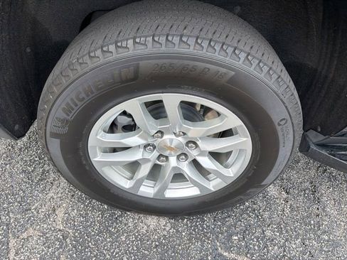 Used 2024 Chevrolet Suburban LT RWD image 9