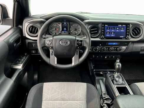 Used 2022 Toyota Tacoma TRD Sport image 5