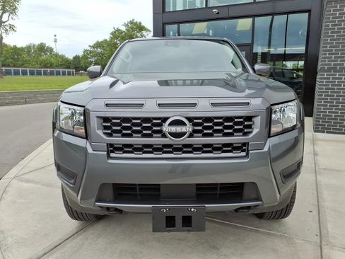 Used 2025 Nissan Frontier SV AWD/4WD image 2