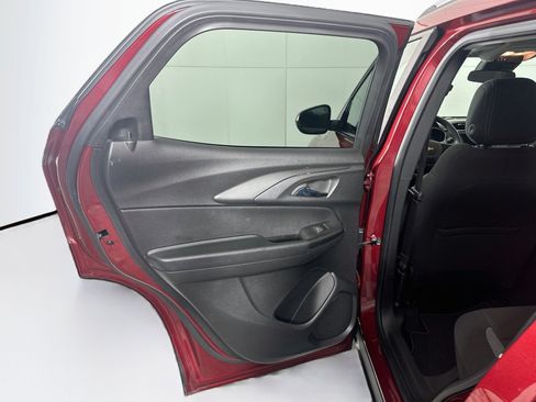 Used 2023 Chevrolet TrailBlazer LT FWD image 24