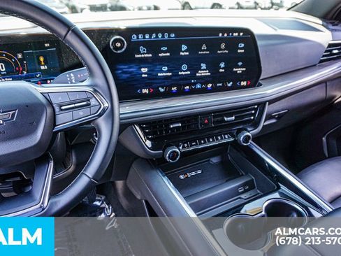 Used 2025 Chevrolet Suburban Z71 AWD/4WD image 34
