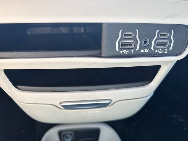 Used 2023 Chrysler Pacifica Touring-L FWD image 33