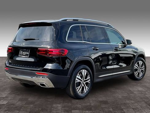 Used 2026 Mercedes-Benz GLB 250 4MATIC image 5