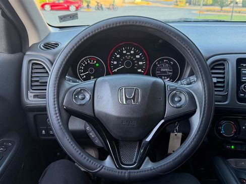 Used 2021 Honda HR-V LX image 32