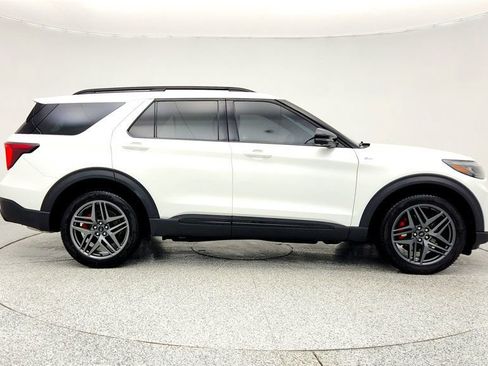 Used 2025 Ford Explorer ST-Line w/ Premium Package image 4