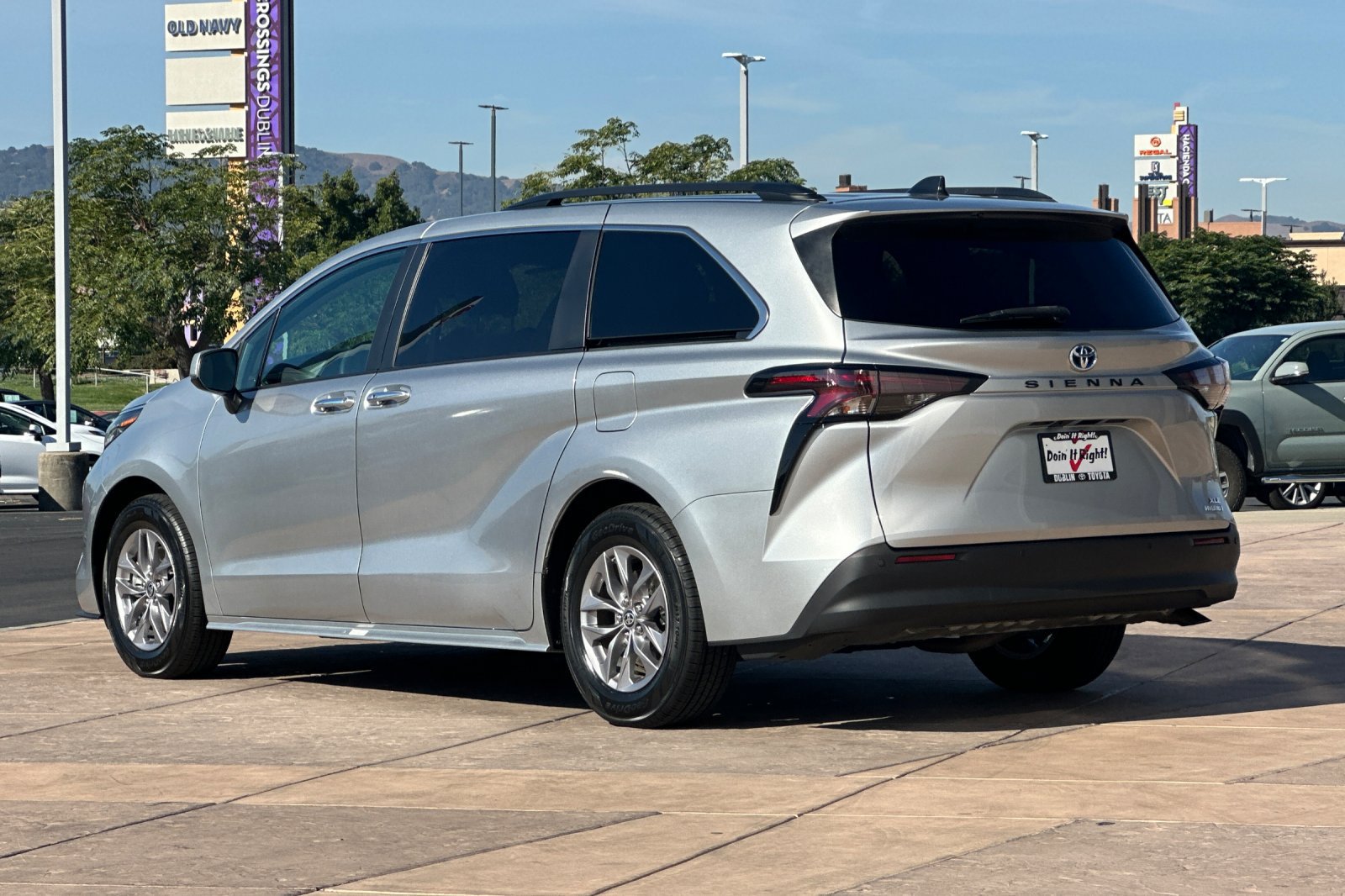 Certified 2024 Toyota Sienna XLE FWD image 7