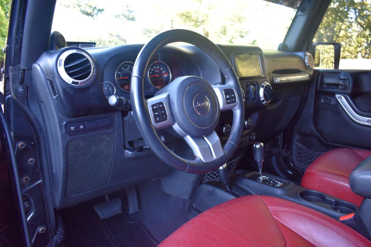 Used 2013 Jeep Wrangler Unlimited Rubicon AWD/4WD image 14