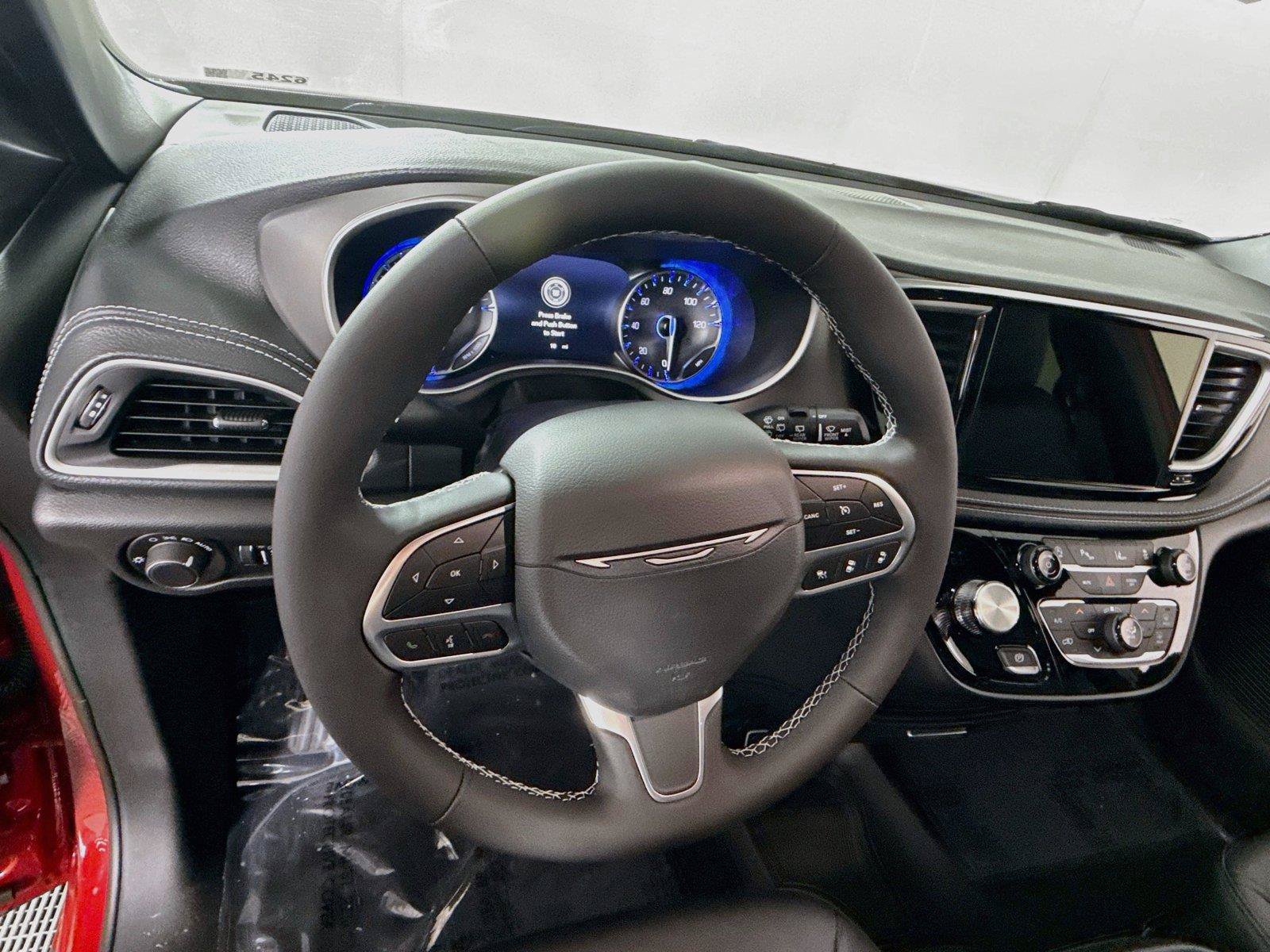 New 2027 Chrysler Pacifica Select AWD/4WD image 5