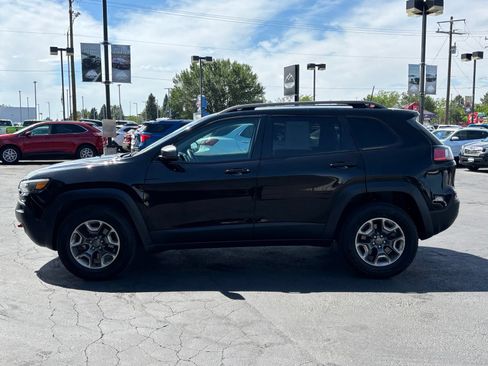 Used 2019 Jeep Cherokee Trailhawk w/ Cold Weather Group AWD/4WD image 8